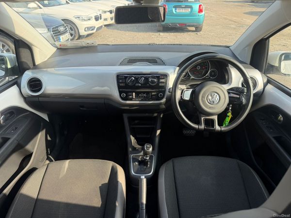12 Volkswagen up! With Sun Roof 381545941
