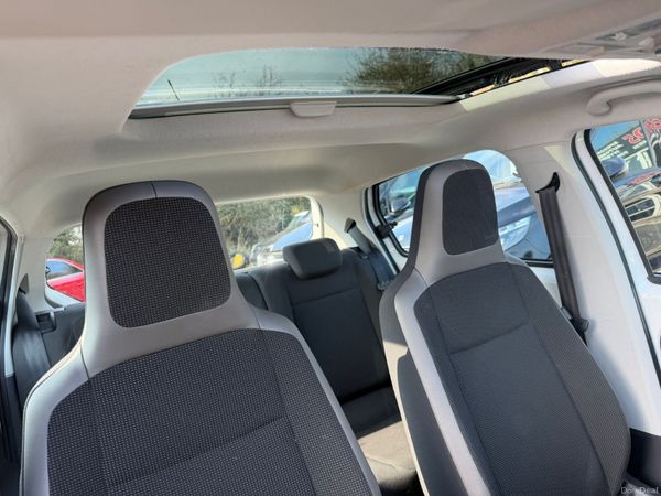 12 Volkswagen up! With Sun Roof 381545943