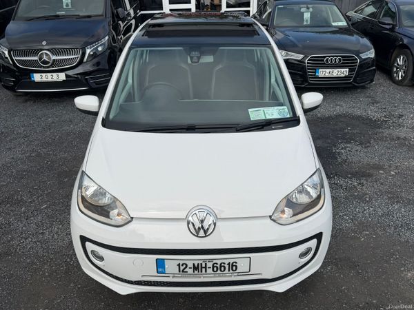 12 Volkswagen up! With Sun Roof 381545921