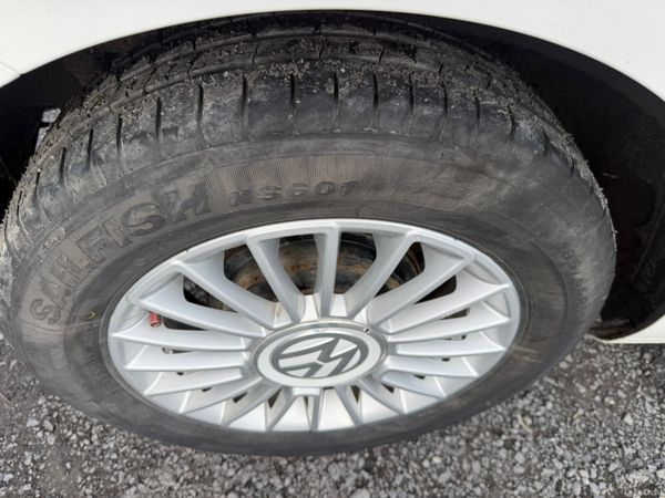 12 Volkswagen up! With Sun Roof 381545923