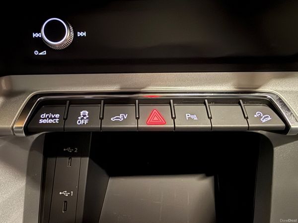 222 Audi Q3 1.4 45 TFSi E Sport Tech 381570257