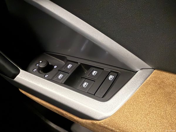 222 Audi Q3 1.4 45 TFSi E Sport Tech 381570319