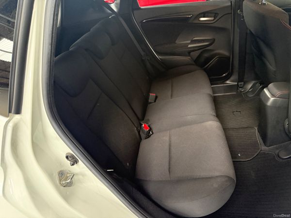 2015 HondaJAZZ/ Fit 1.5 Hybrid Automatic 381598783