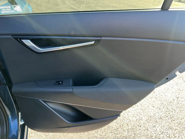 2022 (222) Kia Niro 3 1.6 PHEV Auto 381507639