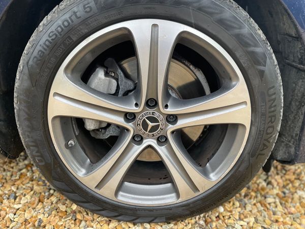 Mercedes-Benz E-Class 2019 381624843