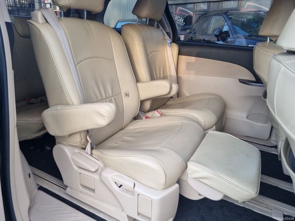 Toyota Estima 2012 381630299