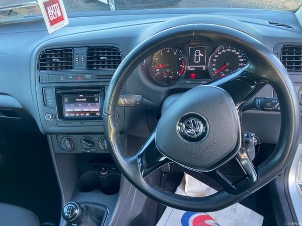 Volkswagen Polo 2015 381765861