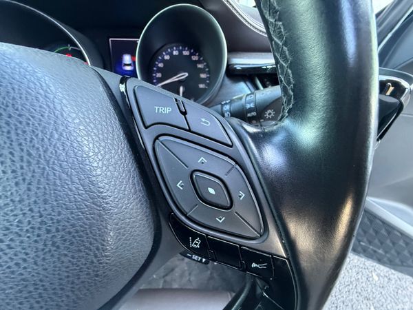 2017 Toyota C-HR 1.8 Hybrid Automatic,Top Specs 381814669