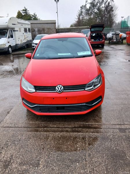Volkswagen Polo 2015 382047649