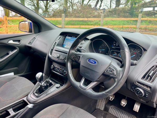 Ford Focus 2018 in RS blue 382070391