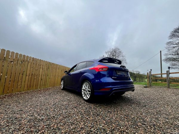 Ford Focus 2018 in RS blue 382070429