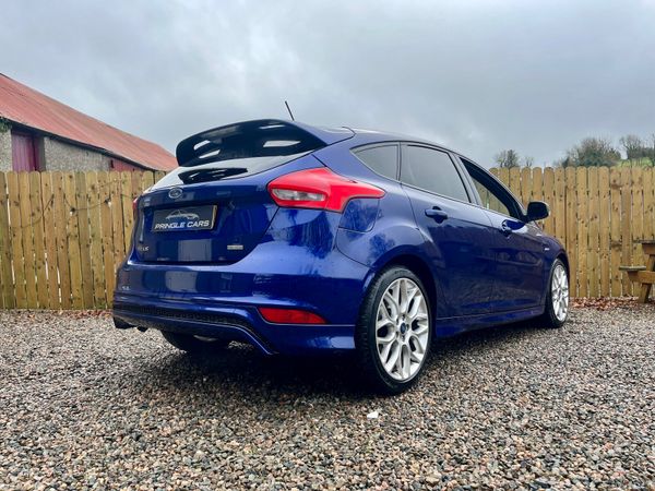 Ford Focus 2018 in RS blue 382070431