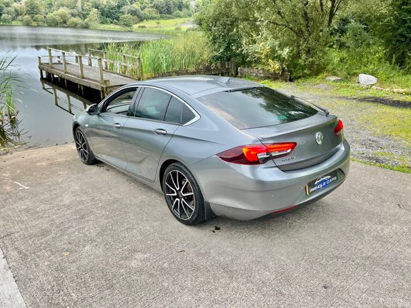 Opel Insignia 2018 382073917