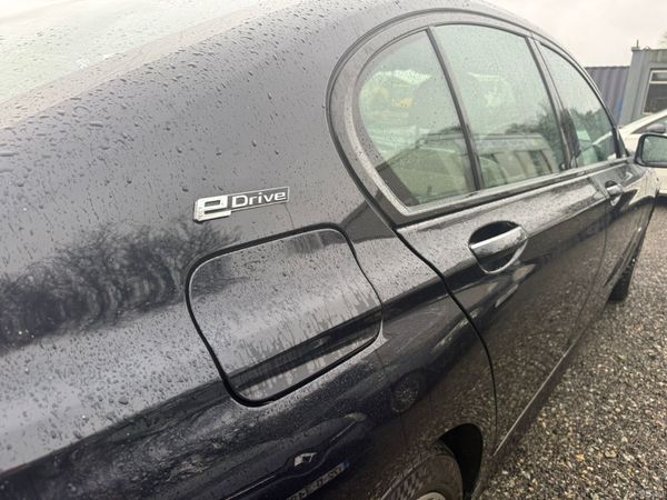 BMW 7-Series 2019 382152295