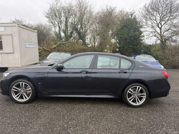 BMW 7-Series 2019 382152299