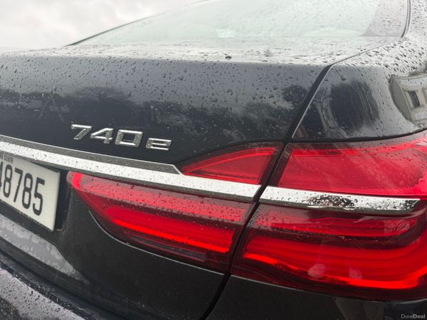 BMW 7-Series 2019 382152303