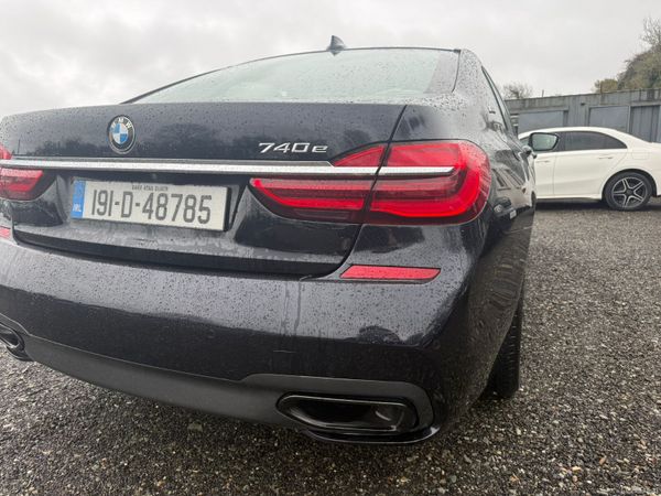 BMW 7-Series 2019 382152307