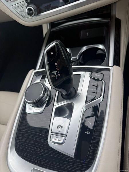 BMW 7-Series 2019 382152323