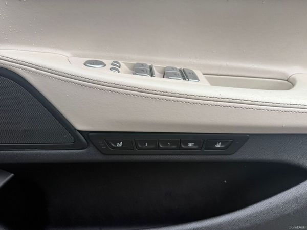 BMW 7-Series 2019 382152335