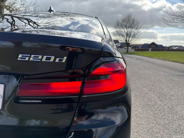 BMW 5-Series 2021 SE MHT 382157383