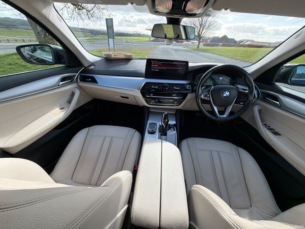 BMW 5-Series 2021 SE MHT 382157473