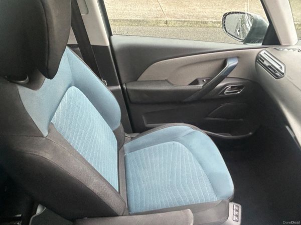 Citroen C4 2016 (7 SEATER) 382194235