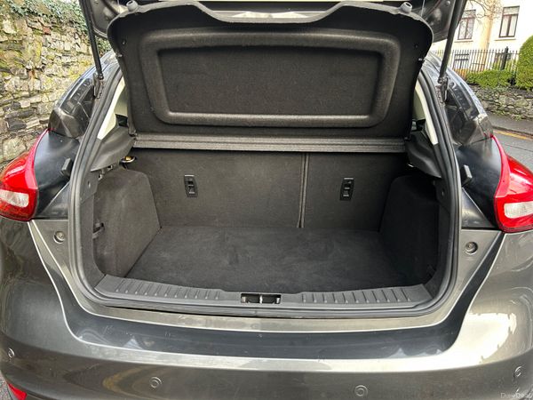 2018 FORD FOCUS ZETEC SERVICE HISTORY 382120429