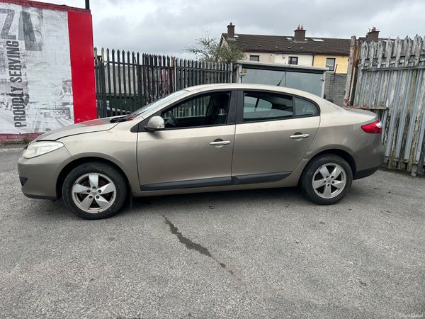 Renault Fluence 1.5 DCI GEARBOX NEEDS ATTENTION 382121727
