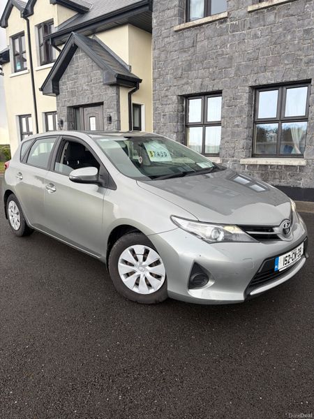 Toyota Auris 2015 382268141