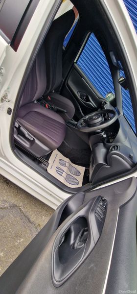 Toyota Yaris Automatic 382208499