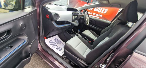 Toyota Aqua Automatic 382210687