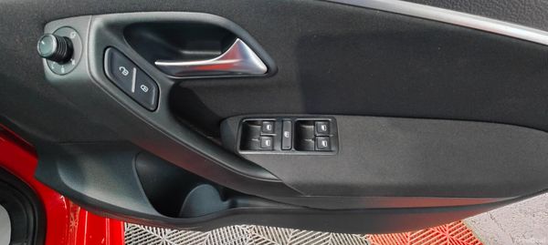 162VW Polo- low milage very Clean car 382227043