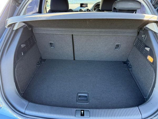 Audi A1 Auto 382351567