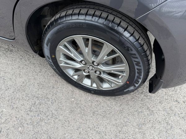 Toyota Yaris 2019 LUNA 1.0 VVTi LOW MILEAGE 382393349