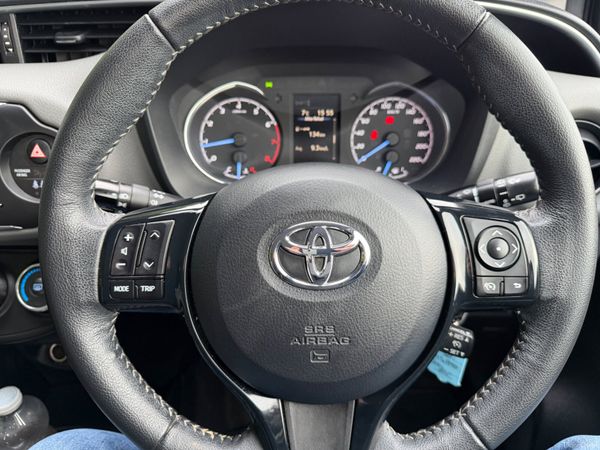 Toyota Yaris 2019 LUNA 1.0 VVTi LOW MILEAGE 382393351