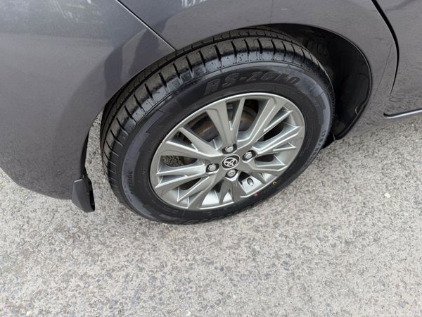 Toyota Yaris 2019 LUNA 1.0 VVTi LOW MILEAGE 382393355