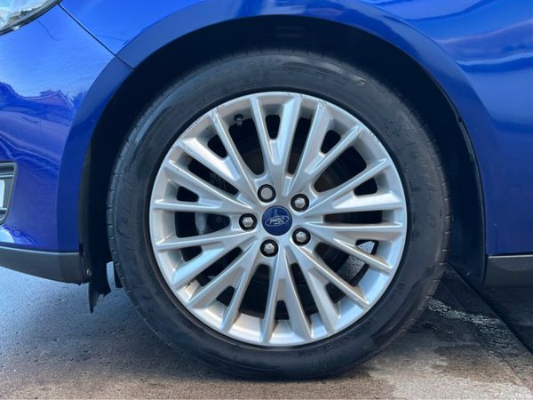 Ford Focus ZETEC 5DR 1.5 TD 95PS 6SPEED 4DR 382398563