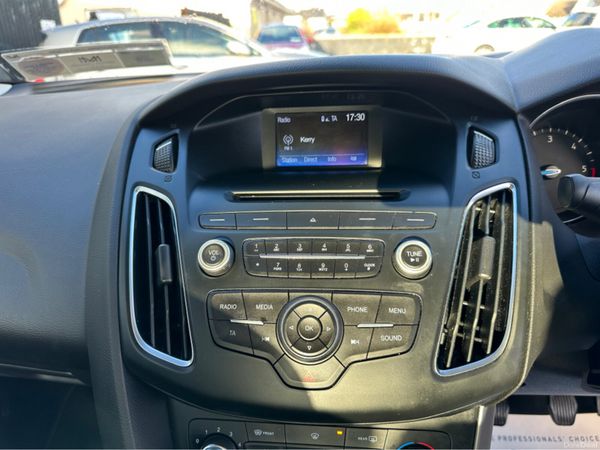 Ford Focus ZETEC 5DR 1.5 TD 95PS 6SPEED 4DR 382398583