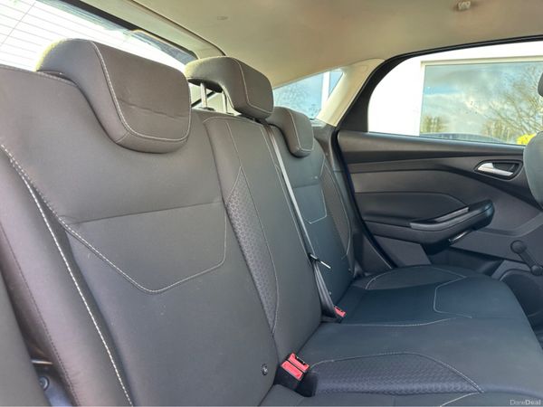 Ford Focus ZETEC 5DR 1.5 TD 95PS 6SPEED 4DR 382398591