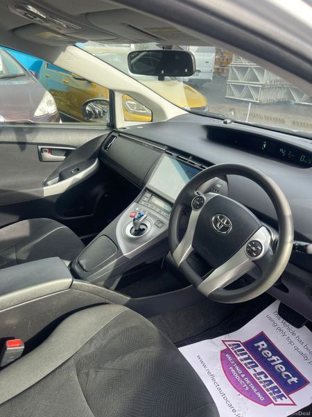 Toyota prius 382469679