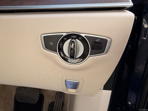 Mercedes-Benz E-Class 2019 382479383