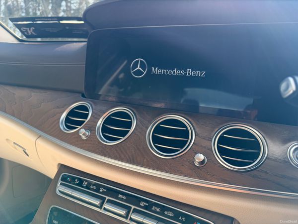 Mercedes-Benz E-Class 2019 382479385