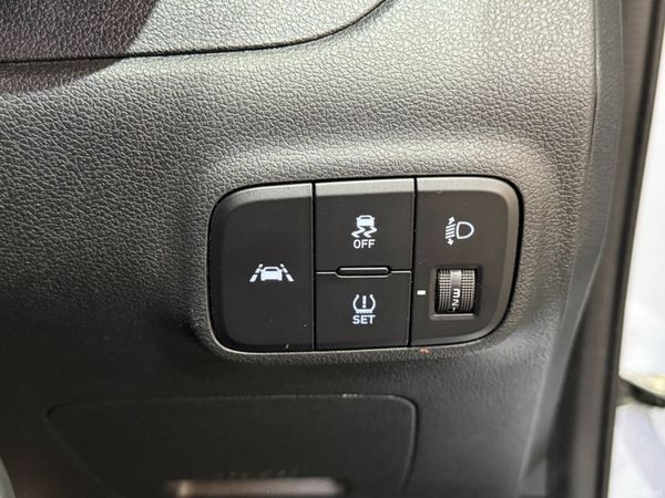 Hyundai i10 Deluxe Plus 1.0L 382491017