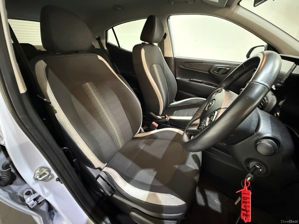 Hyundai i10 Deluxe Plus 1.0L 382491027