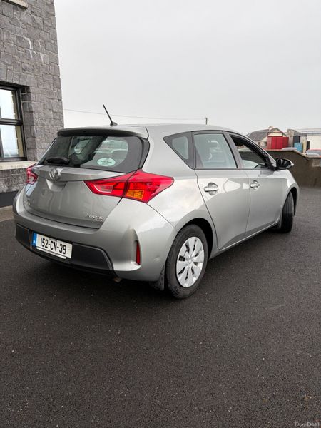 Toyota Auris 2015 382406127