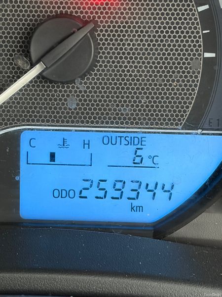 Toyota Auris 2015 382406131