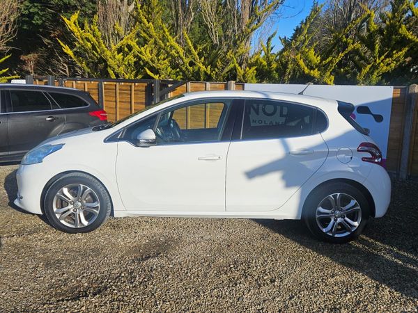 2015 Peugeot 208 allure automatic 37000km !! 382406575