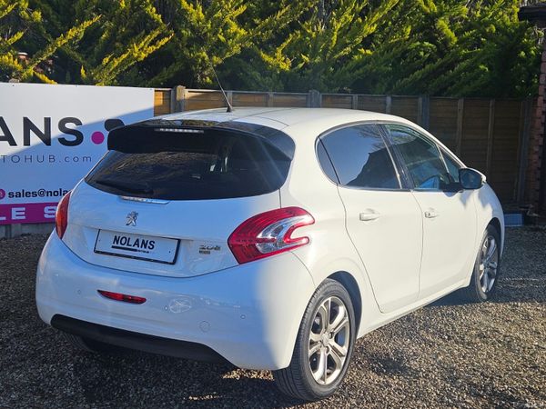 2015 Peugeot 208 allure automatic 37000km !! 382406579