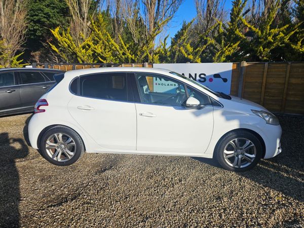 2015 Peugeot 208 allure automatic 37000km !! 382406581