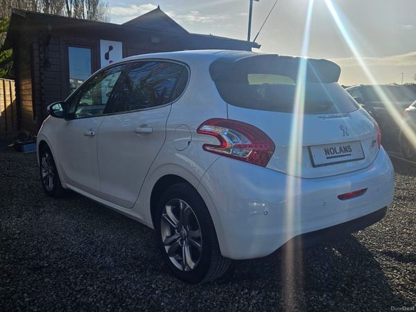 2015 Peugeot 208 allure automatic 37000km !! 382406583
